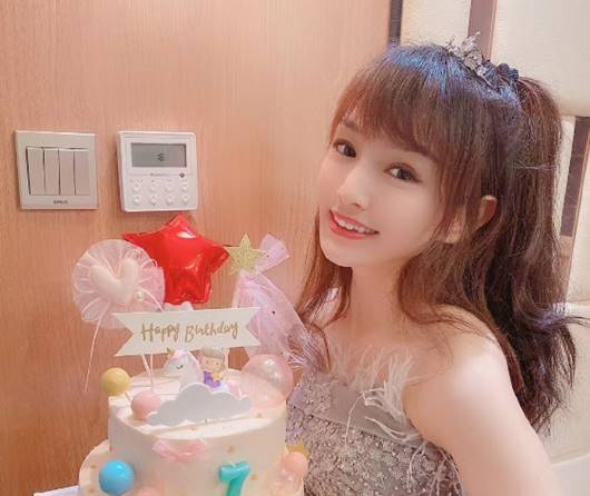 文儿曝收徒标准，30万！