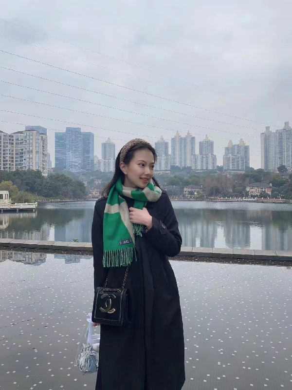 摇摇公主晒最新自拍，好友合影！