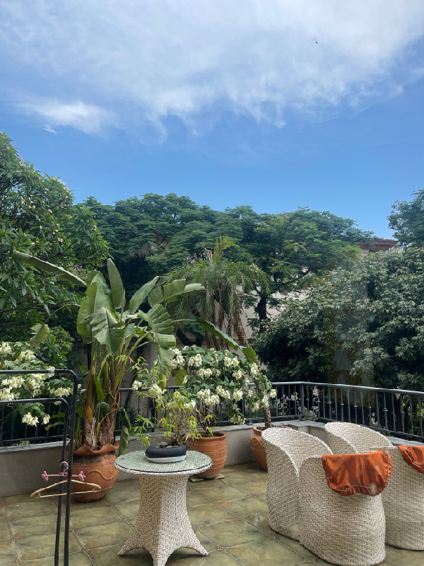 电母姐妹同框，芮甜甜和妹妹合影