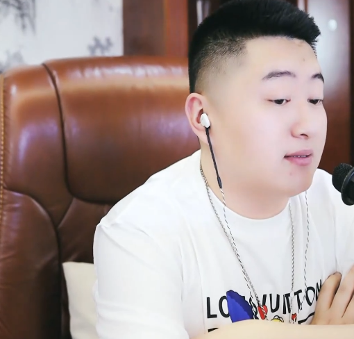 没放下！小海豚拒绝小洲乱斗