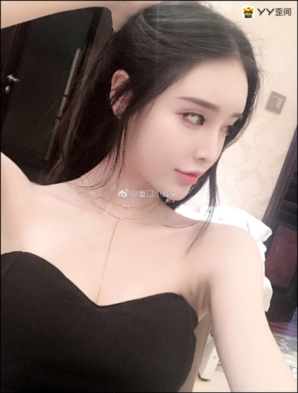 小耳朵座驾红色法拉利曝光