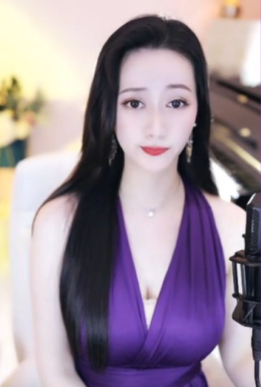 都是百变美女，电母日常和直播间大不同