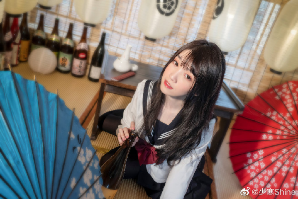 又纯又欲！少寒JK、黑丝私房写真