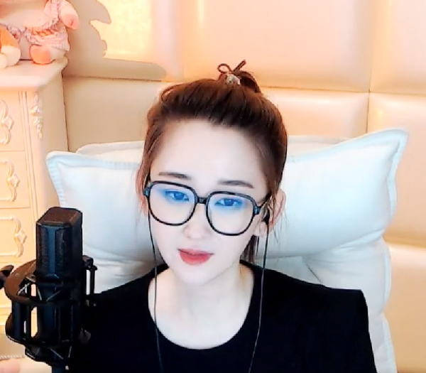 美美黑色系穿搭，简约又舒适