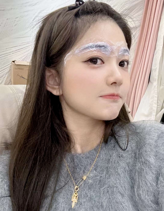 4个小时！微凉朋友圈晒新照