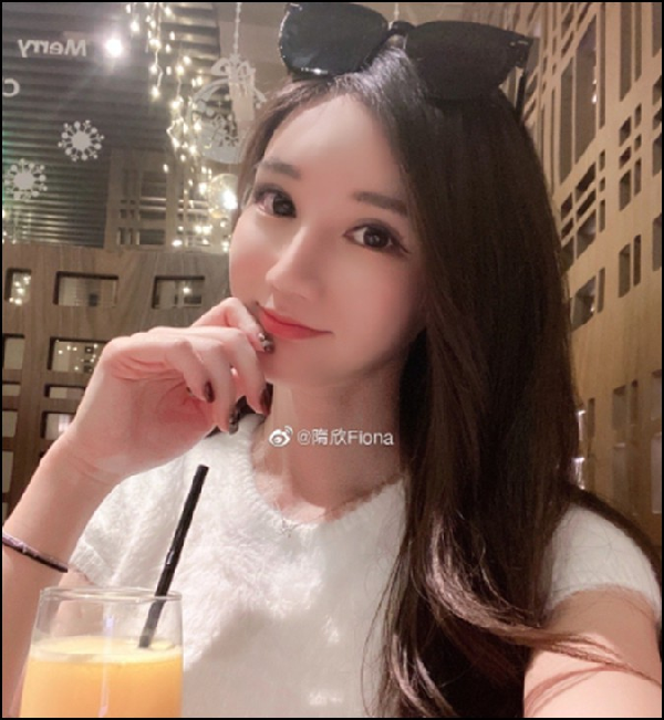 喜极而泣，曼妙小猫咪年度圆梦