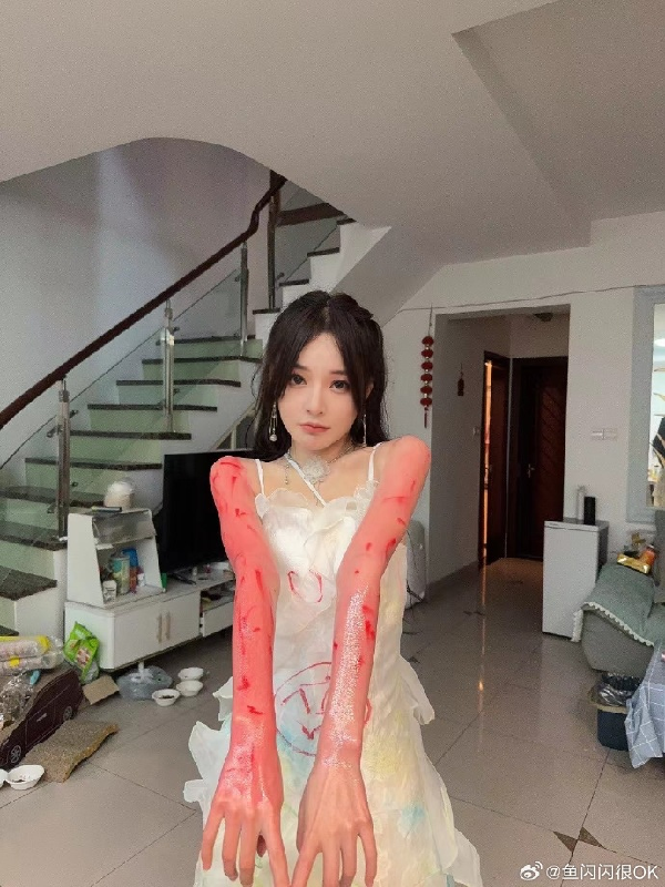 唯美户外婚纱秀，鱼闪闪变万圣妆