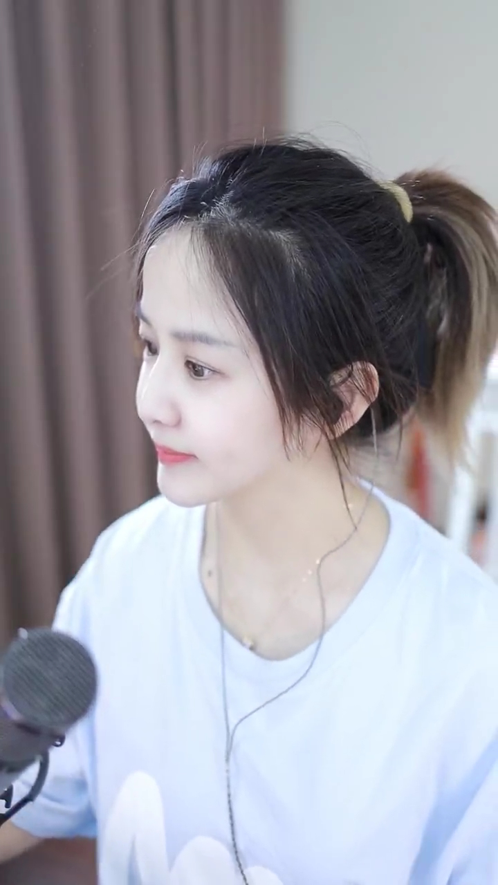 文儿：不开播不化妆，实在不想发朋友圈