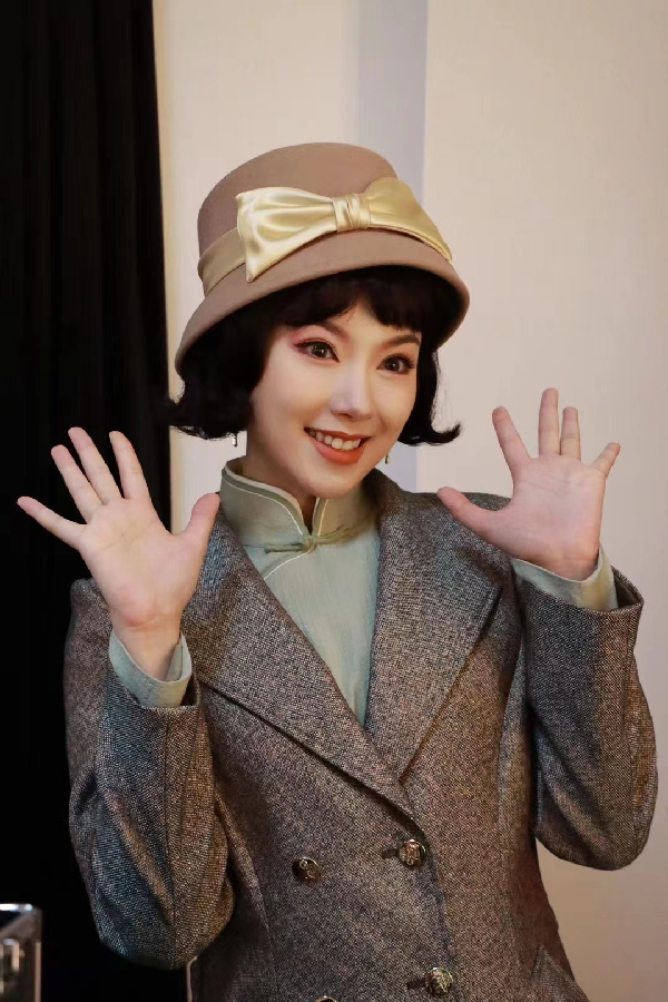 摇摇公主后台晒自拍，精致娃娃！