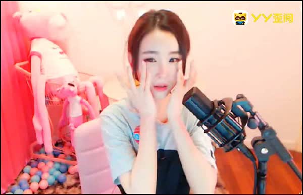 小露娜落泪退网，众咖现身安慰！