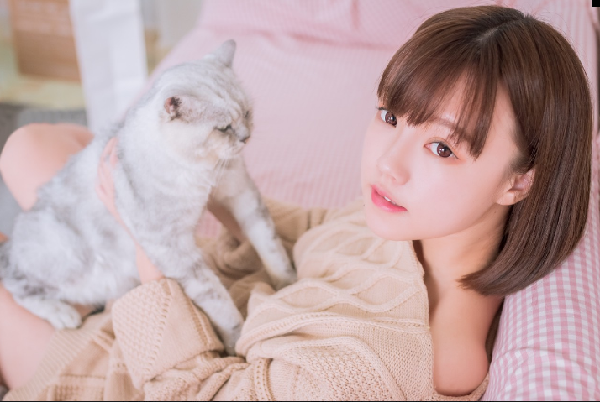 可爱呆萌！饭思思甜美写真来袭