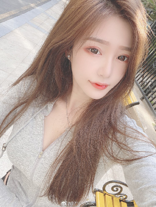 拳击女孩？小天天晒绝美生活照