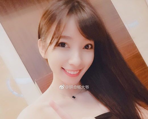 YY两大电母赴盛典，最担心什么？