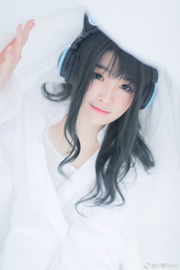 美若天仙！少寒白衬衫写真来袭