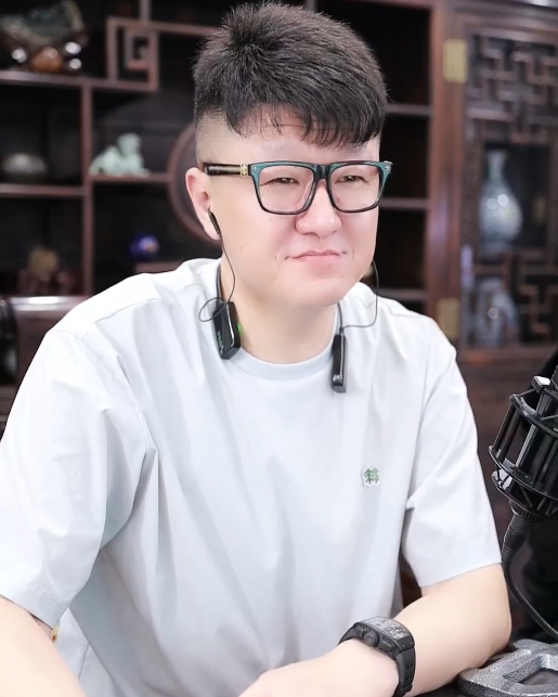 YY好OW，为旗下电母介绍神豪