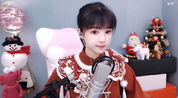 穿越感十足！女神饭思思汉服开播