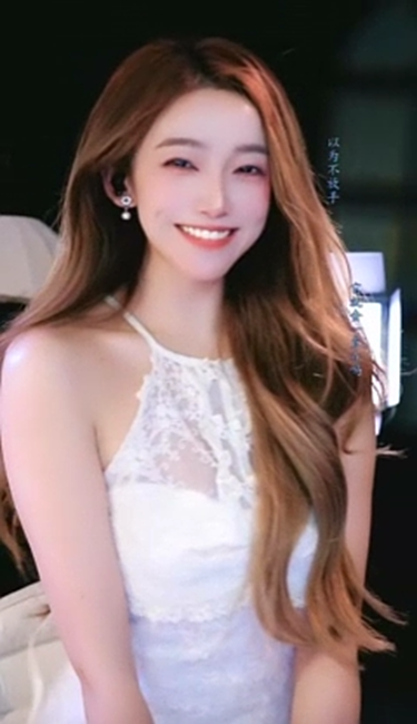 原来小蛋糕六六也有非常妩媚诱惑的一幕！