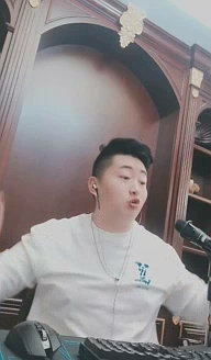 小洲与丸子的现金谁多？