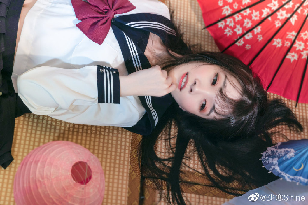 又纯又欲！少寒JK、黑丝私房写真