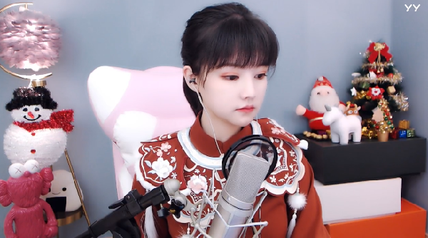 穿越感十足！女神饭思思汉服开播