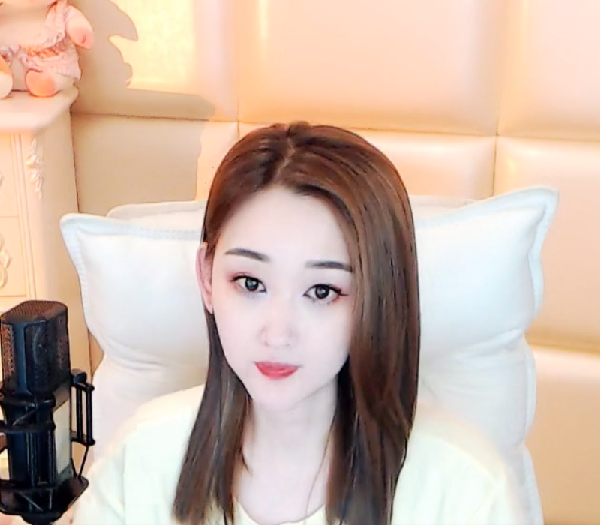 大美美长发斜肩，超有女人味