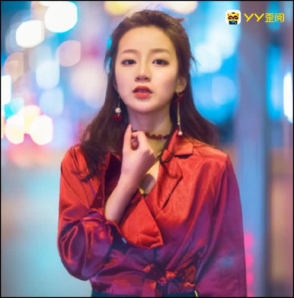 王甜腰部受伤！转型脱口秀主播