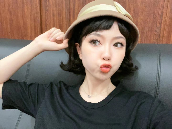 摇摇公主后台晒自拍，精致娃娃！