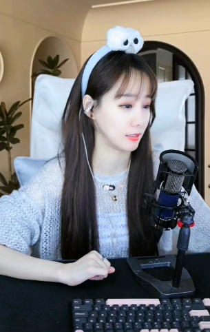 芮甜甜被骗钱，朋友圈要钱！