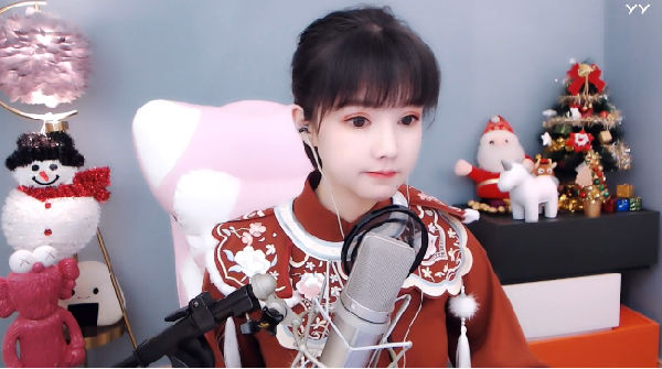 穿越感十足！女神饭思思汉服开播