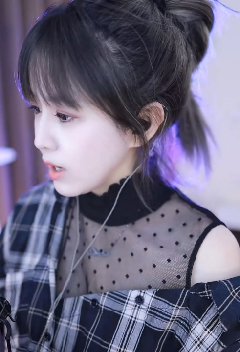 两大美女相约，文儿典典出门啦