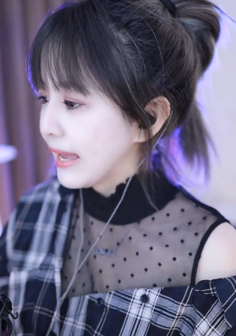 两大美女相约，文儿典典出门啦