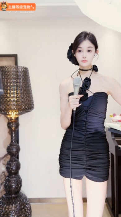 宠粉时刻，兰梦莎绝美“九头身”比例！