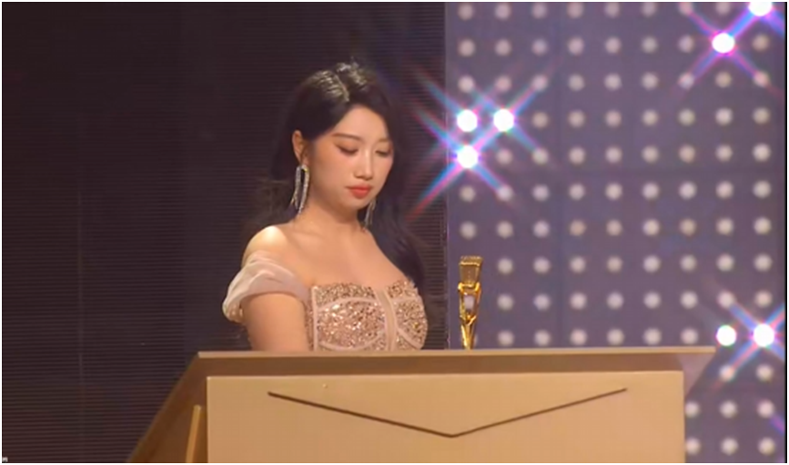 布丁豆丁圆梦，捧起冠军奖杯！