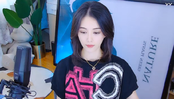 女神到！小金娃随意穿搭颜值爆表