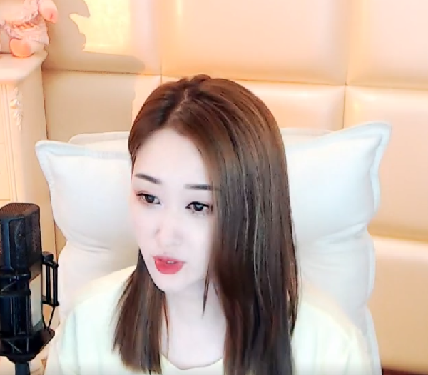 大美美长发斜肩，超有女人味