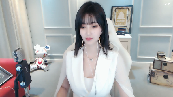 职场风来袭！静静变身商业白领