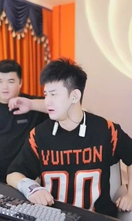 YY日报：龙回应离婚，佛与手破冰