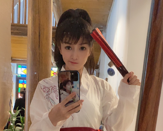 小屿乔压力大，因为这两位电母