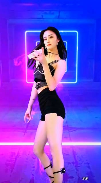 来自未来世界的美女，动感十足