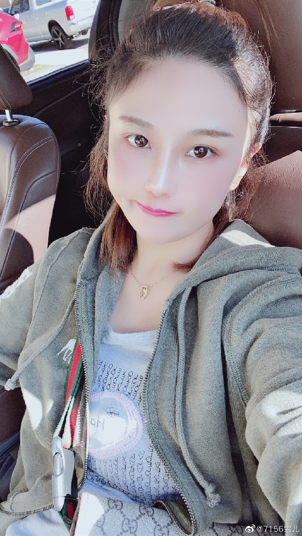 痞气女神雪儿，搞怪表情太迷人