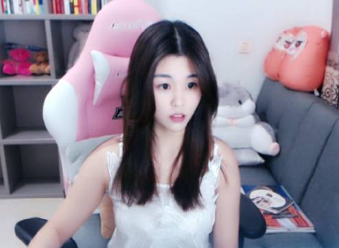 全YY狂飞，舞哥力挺这位美女佛徒