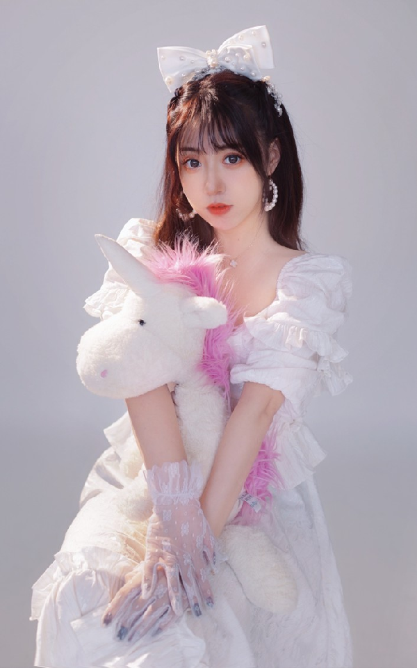 马上删，甜美系靓妹性感写真被曝