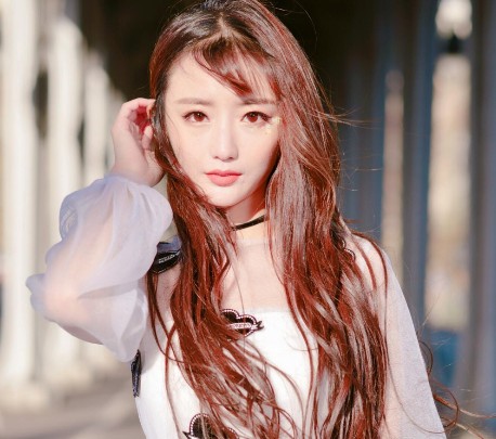 沈佳玉：我是靠脸吃饭主播
