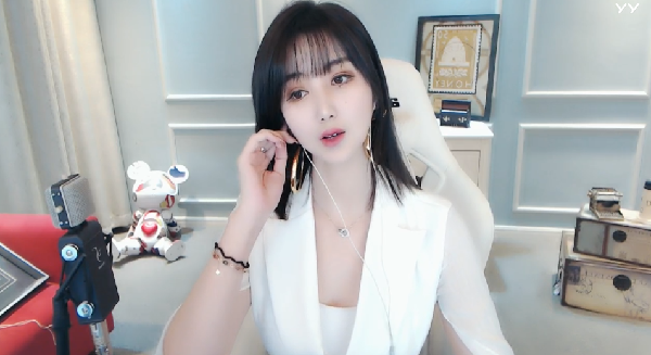 职场风来袭！静静变身商业白领
