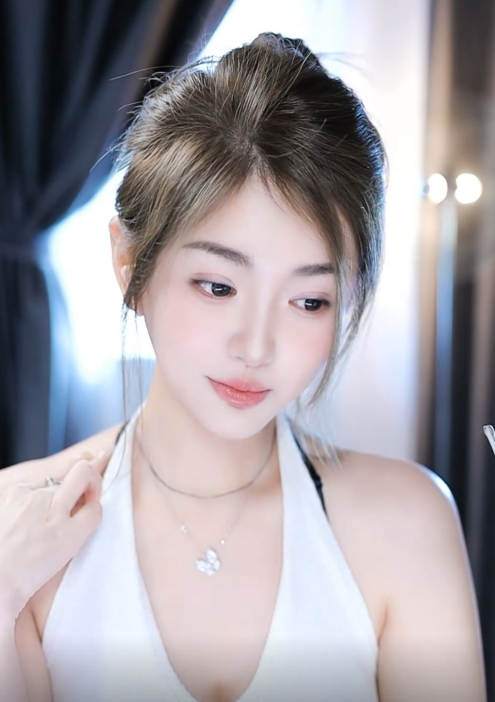 YY颜值担当微凉回归，与众神豪互动