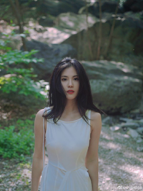 小金娃山林小溪女神范美照！