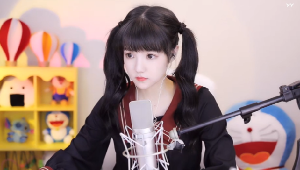 饭思思cos双马尾黑暗萝莉！