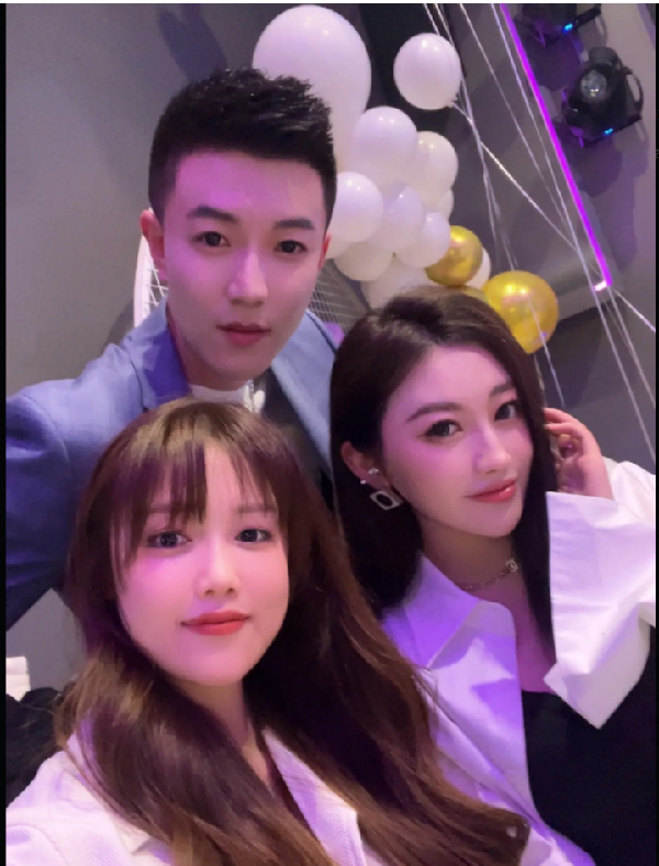 木邑晒线下合影，帅哥美女云集！