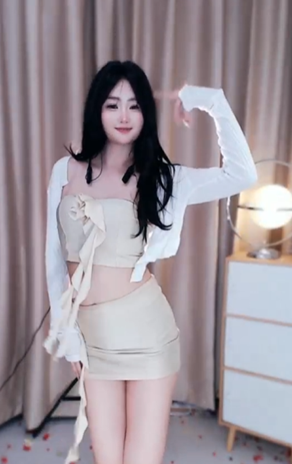 明星选秀，美人哥力挺这位美女主播！