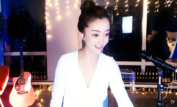 阿扎最美，阿扎：现在先别夸！
